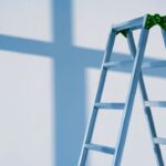 Drabiny aluminiowe na budowę. Jak wybrać najlepszą?
