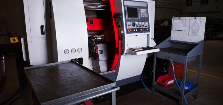 Urządzenie do obróbki CNC