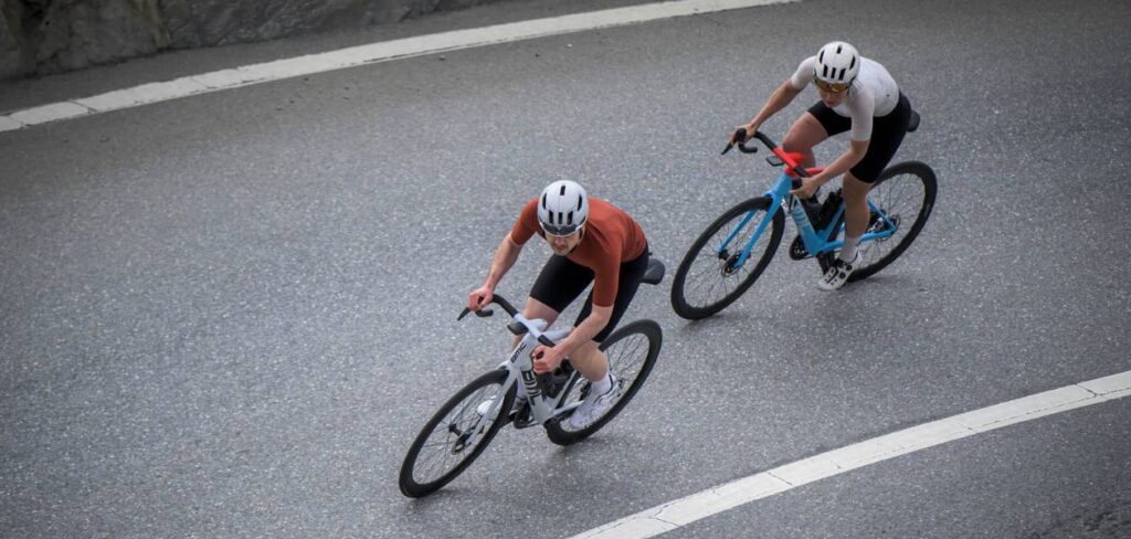 Jazda na rowerach szosowych marki BMC